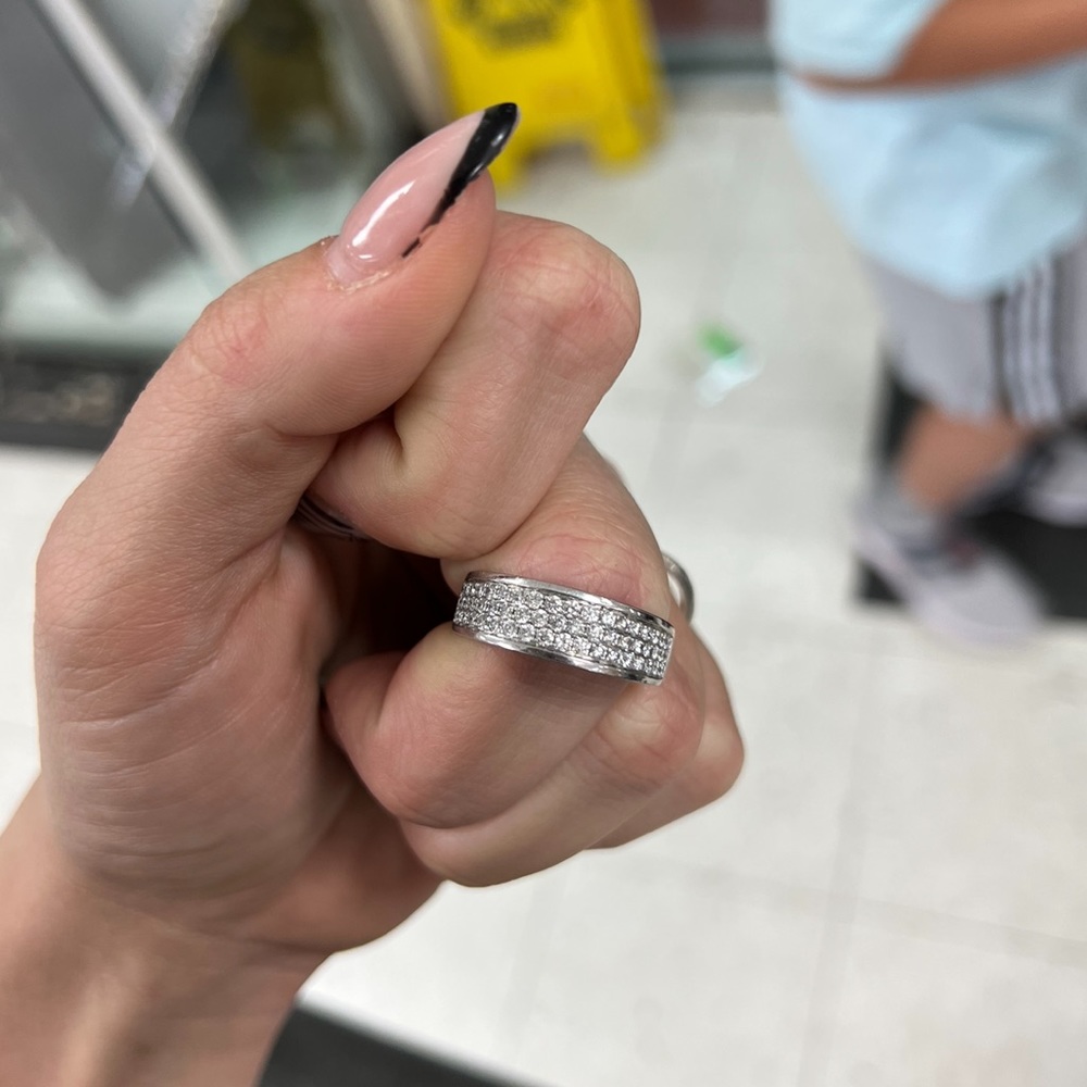 Mens ring 1 carat of diamonds.